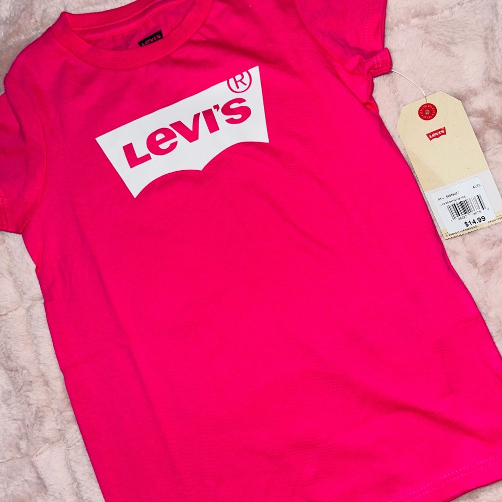 Levi’s T-shirt